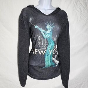 2010s 2014 selfie stick statue of liberty hooded top